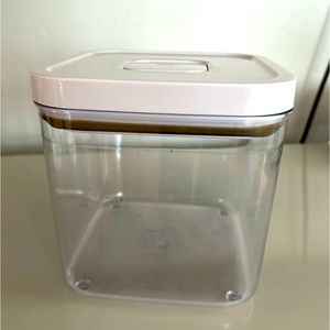 2.6 Quart OXO Good Grips POP Square Canister
